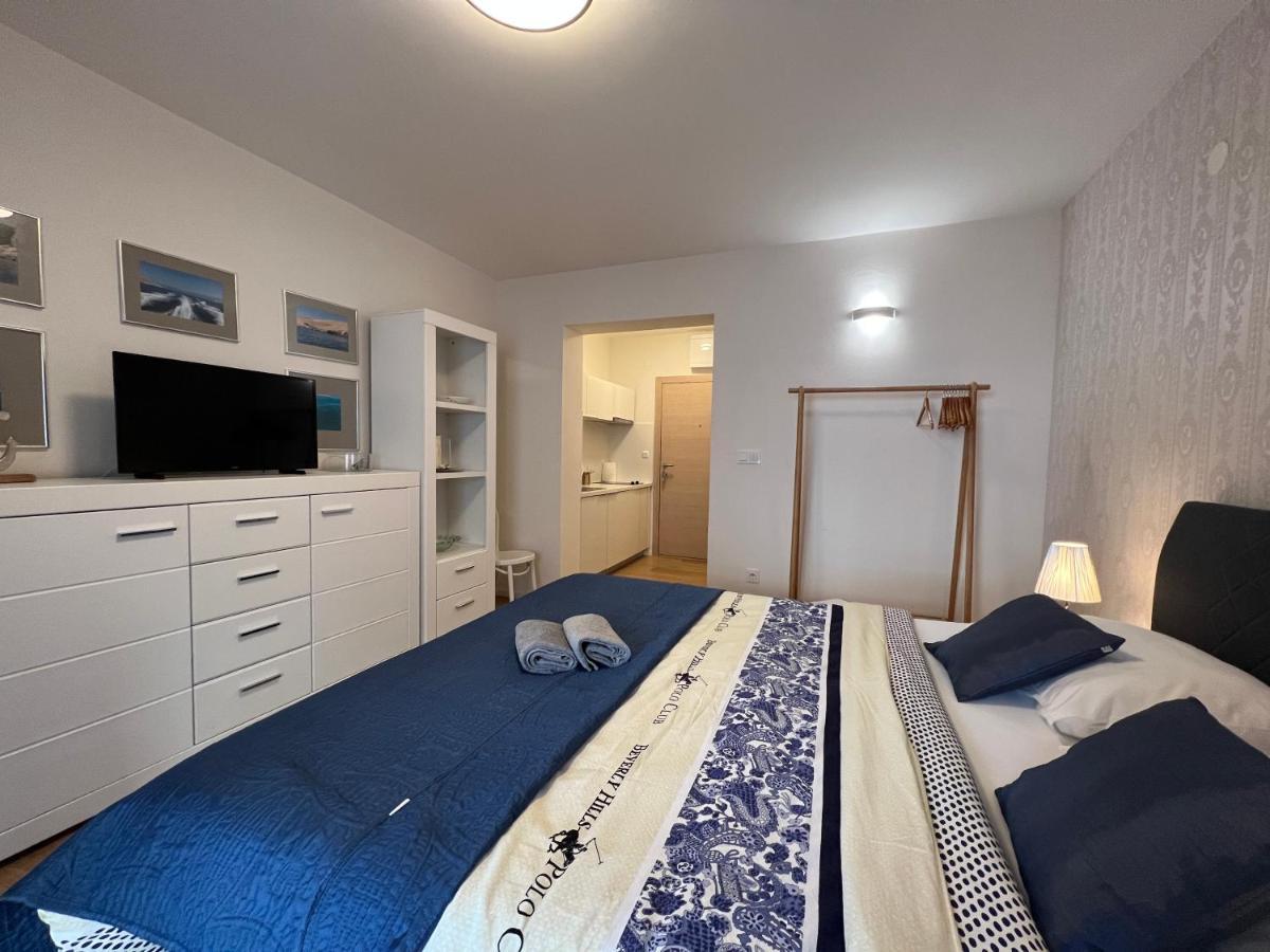 Studio Apartment Marina Mel Novi Vinodolski Exterior foto