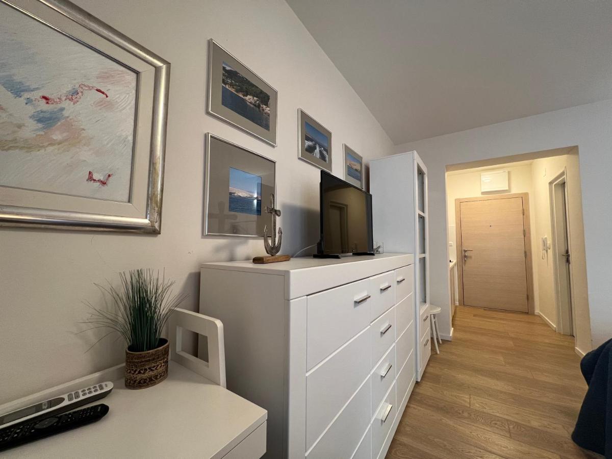 Studio Apartment Marina Mel Novi Vinodolski Exterior foto